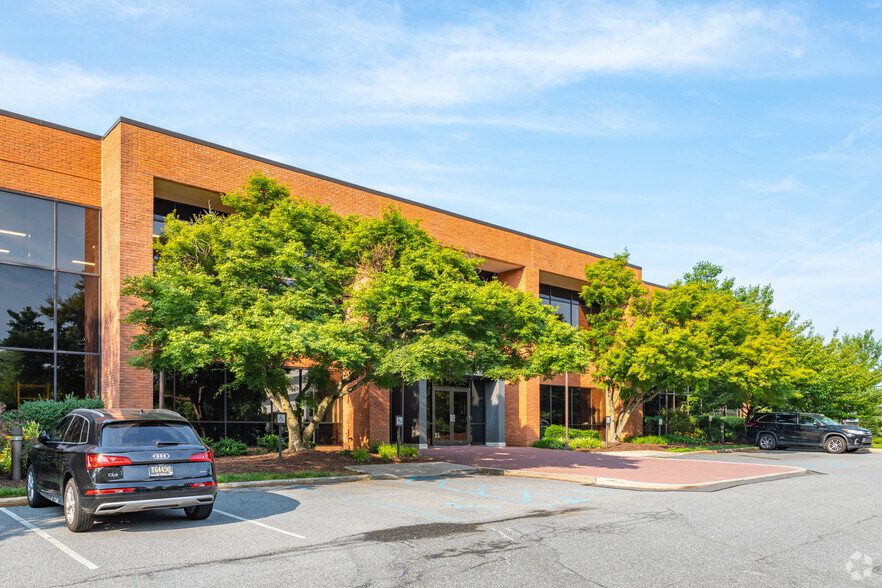 240 Continental Dr, Newark, DE for lease - Building Photo - Image 1 of 4