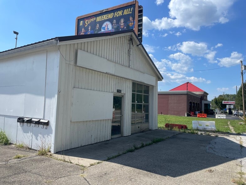 7545 Wooster Pike, Cincinnati, OH for lease - Building Photo - Image 1 of 1