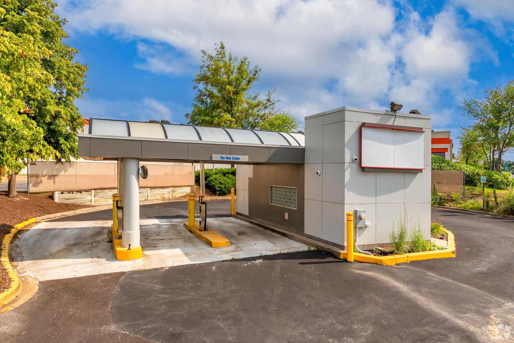 8509 Oak St, Laurel, MD for lease Building Photo- Image 1 of 4