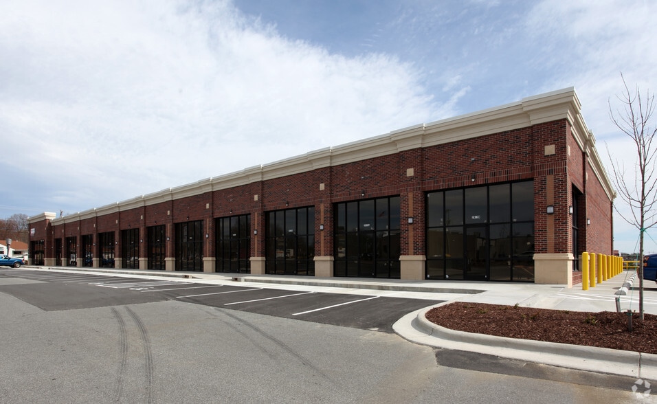 2921 Battleground Ave, Greensboro, NC for lease - Building Photo - Image 3 of 3