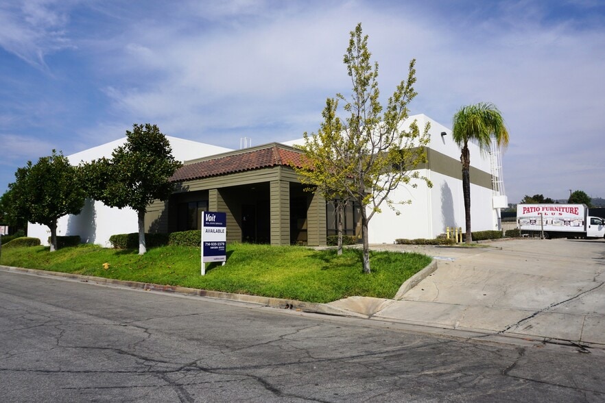 421 Commercial Way, La Habra, CA for lease - Building Photo - Image 1 of 5