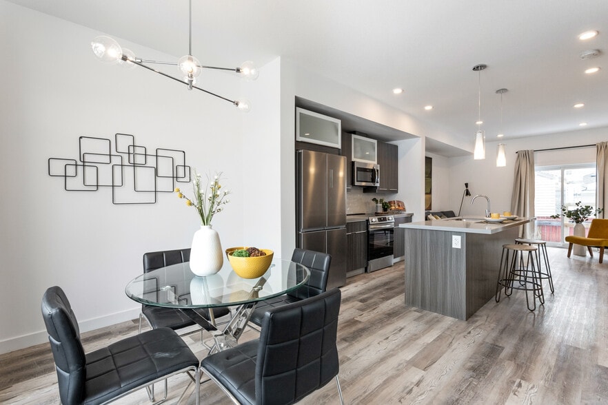 High Quality Townhouse Portfolio portfolio of 2 properties for sale on LoopNet.com - Building Photo - Image 3 of 9