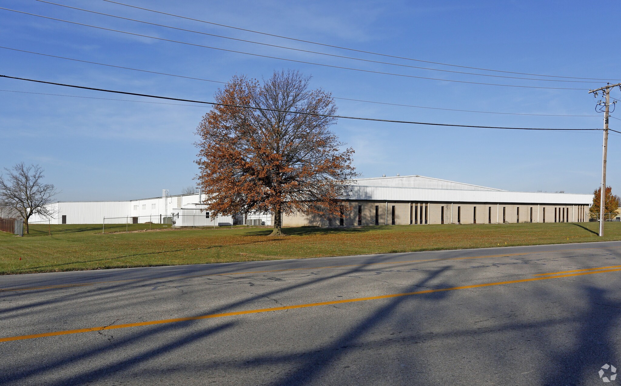 8222 Bluffton Rd, Fort Wayne, IN for sale Primary Photo- Image 1 of 1