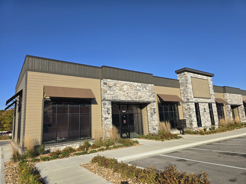 7024 Elizabeth St, Parkville, MO for lease - Building Photo - Image 2 of 12