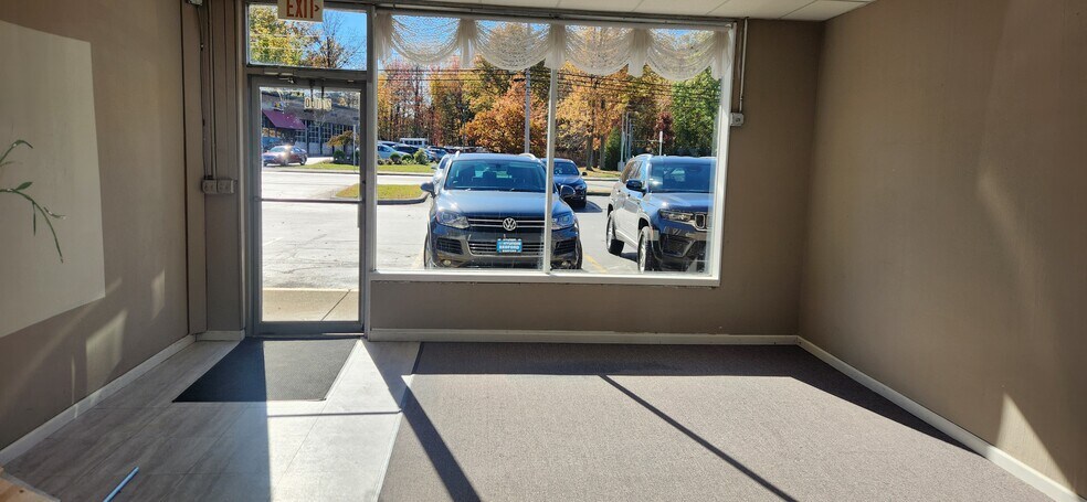 27070 Detroit Rd, Westlake, OH for lease - Building Photo - Image 3 of 9