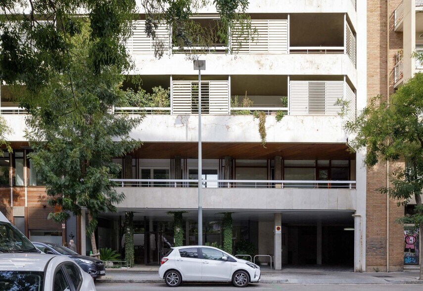 Carrer de Francesc Carbonell, 21-23, Barcelona, Barcelona for lease - Building Photo - Image 2 of 6
