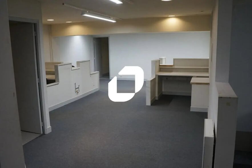 120 Rue De La Tour, Paris for lease - Interior Photo - Image 3 of 9