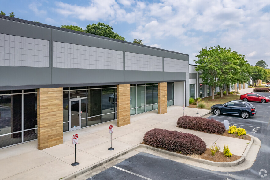 3800 Camp Creek Pky SW, Atlanta, GA for lease - Building Photo - Image 2 of 5