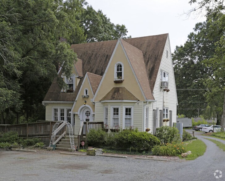 5308 Monroe Rd, Charlotte, NC 28205