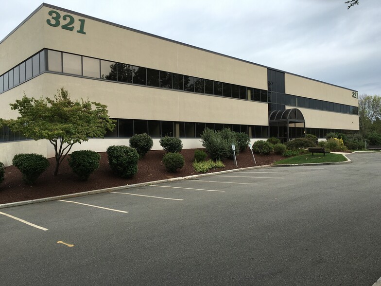 321 Research Pky, Meriden, CT for lease - Building Photo - Image 1 of 13