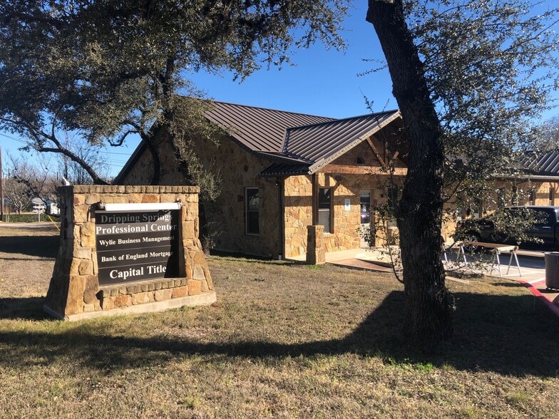 701 W Highway 290, Dripping Springs, TX for lease - Building Photo - Image 2 of 10