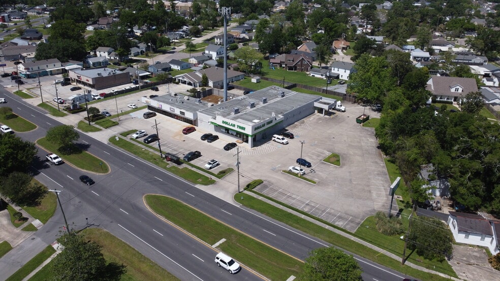 8225-8233 Jefferson Hwy, New Orleans, LA for sale - Building Photo - Image 2 of 5