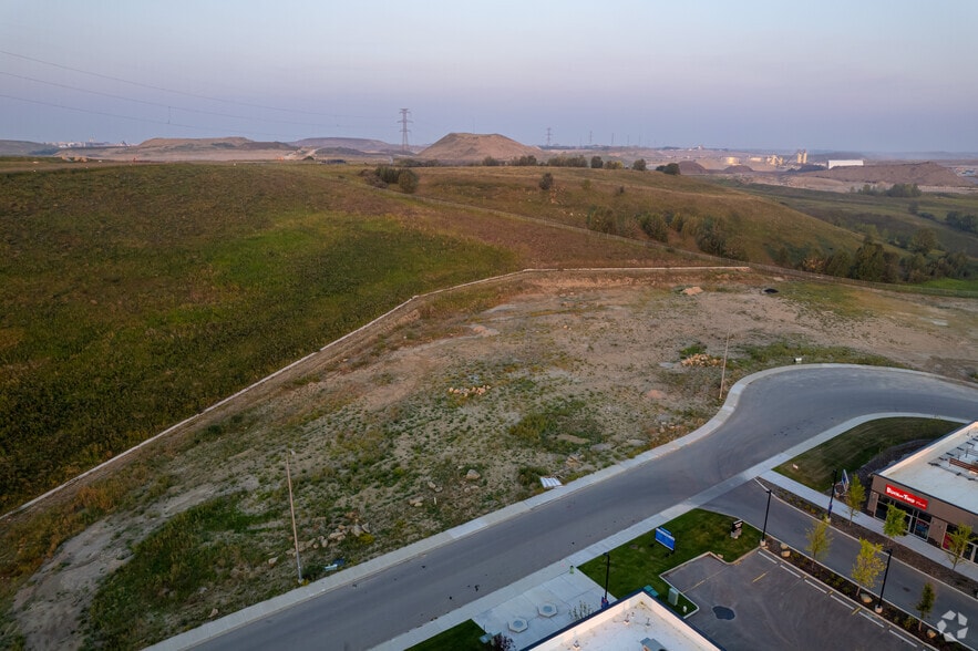 319 Nolanridge Crt NW, Calgary, AB for sale - Building Photo - Image 1 of 2