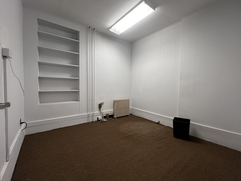 37 E Main St, Oyster Bay, NY for lease - Building Photo - Image 2 of 17