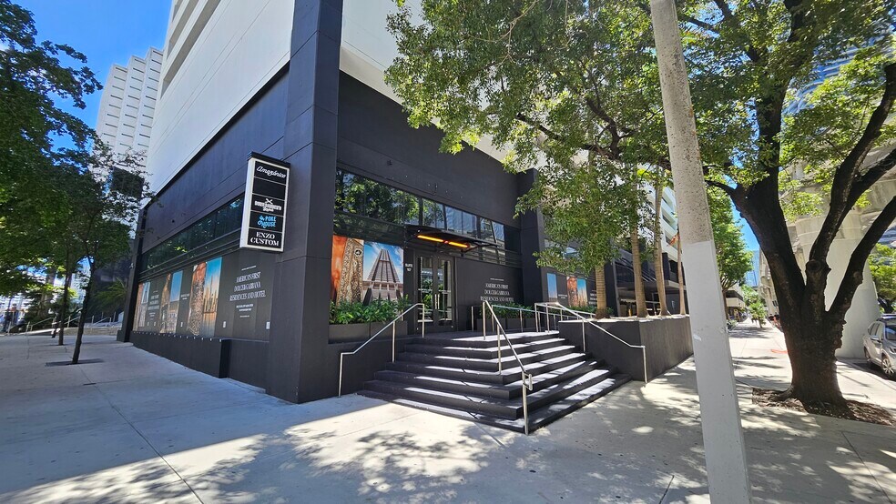 800 Brickell Ave, Miami, FL for lease - Building Photo - Image 3 of 22