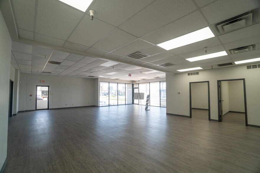 601-611 W Mockingbird Ln, Dallas, TX for lease - Building Photo - Image 3 of 5