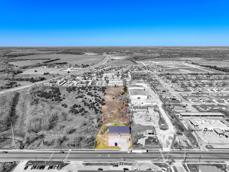 5108 Lee St, Greenville, TX for lease - Building Photo - Image 3 of 14