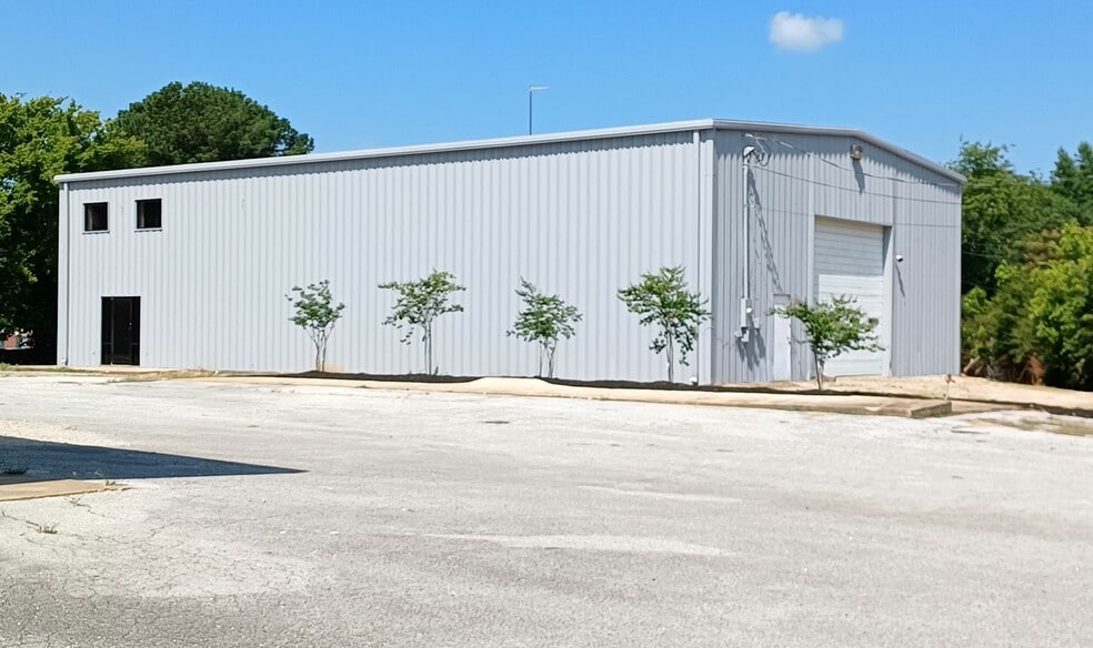 1569 Highway 70 E, Jackson, TN for sale - Building Photo - Image 1 of 1