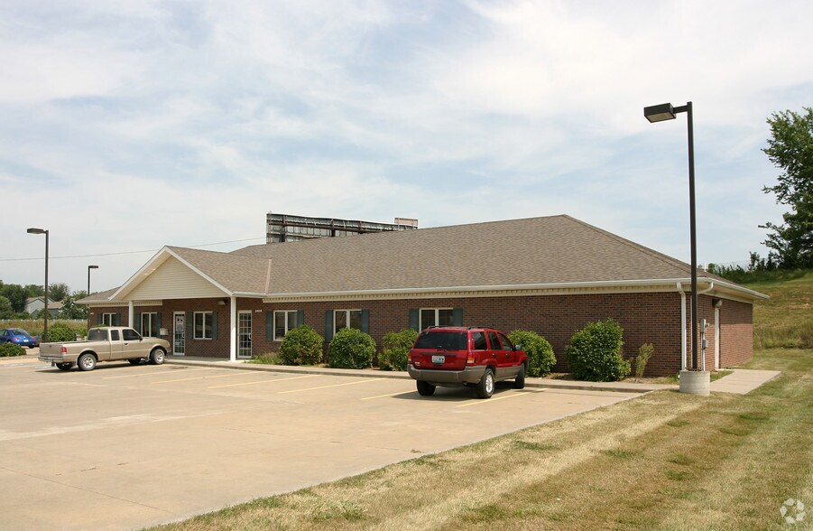 24092411 N Woodbine Rd, Saint Joseph, MO 64506