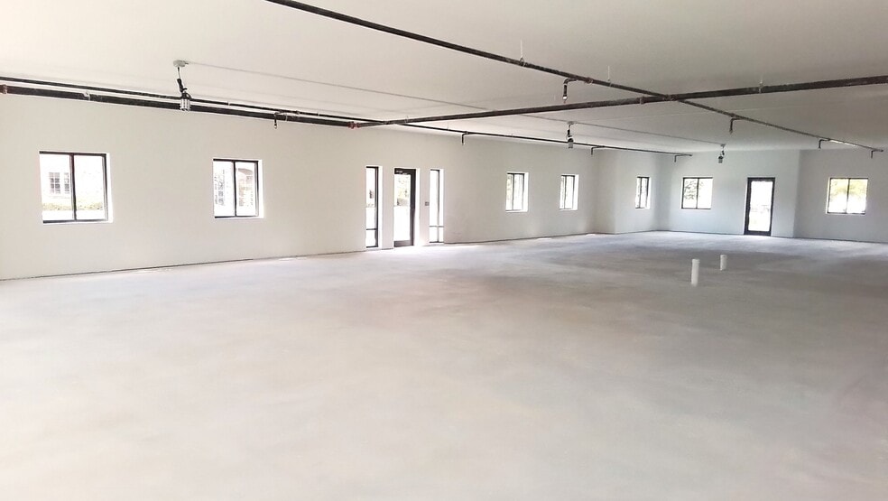 804 Geneva Parkway, Lake Geneva, WI for sale - Interior Photo - Image 2 of 5