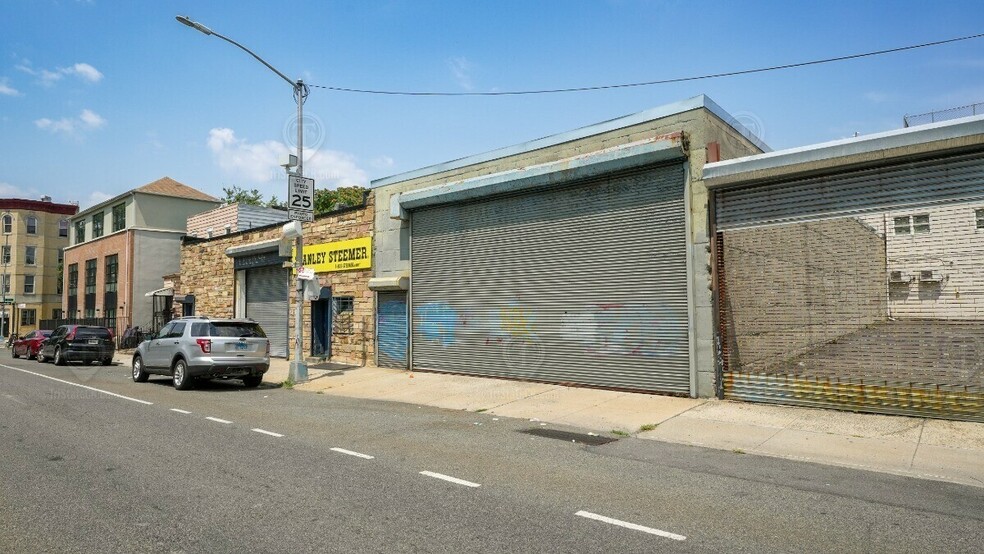 439 20th St, Brooklyn, NY for lease - Building Photo - Image 2 of 9