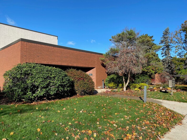99 James P Murphy Ind Hwy, West Warwick, RI 02893 33,000 SF Office