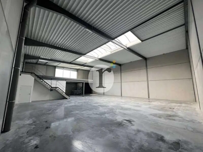 Office in Neuville-en-Ferrain for lease Interior Photo- Image 1 of 8