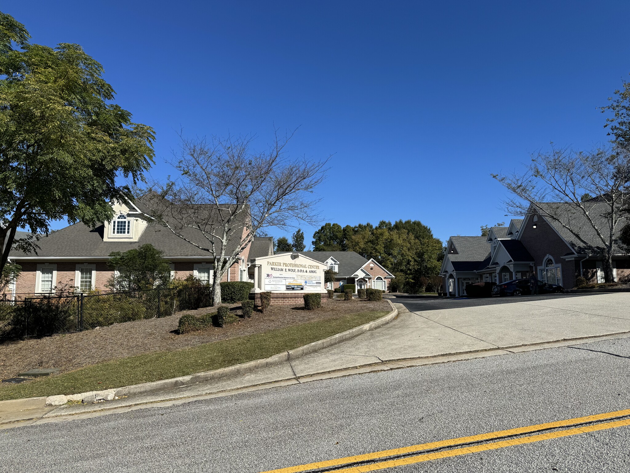 1263 Commercial Dr Conyers GA 30094 75 acre zoned OI Office and