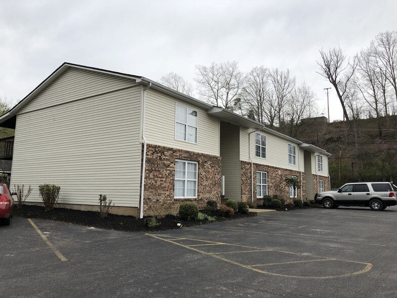 89 Riverview Dr, Saint Albans, WV 25177