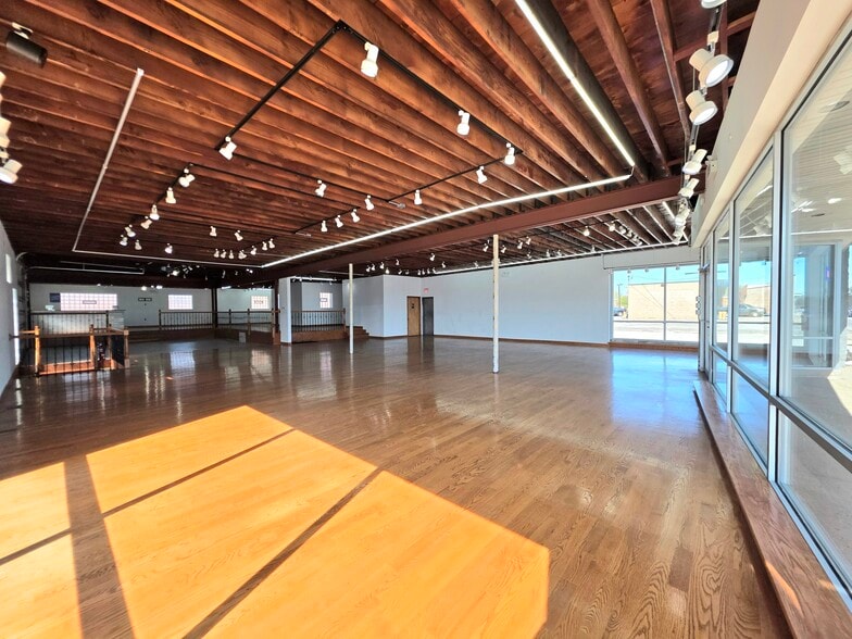 10220 Grand Ave, Franklin Park, IL for lease - Building Photo - Image 3 of 38