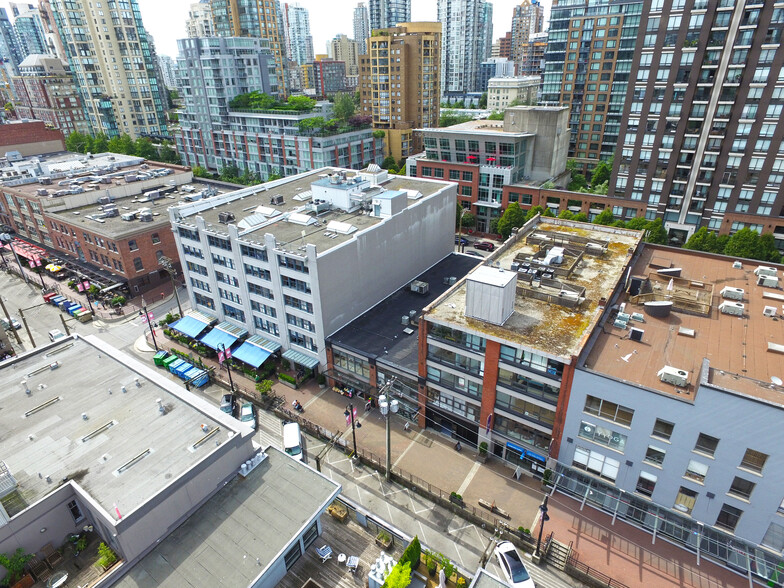 1061 Hamilton St, Vancouver, BC for lease - Building Photo - Image 3 of 9