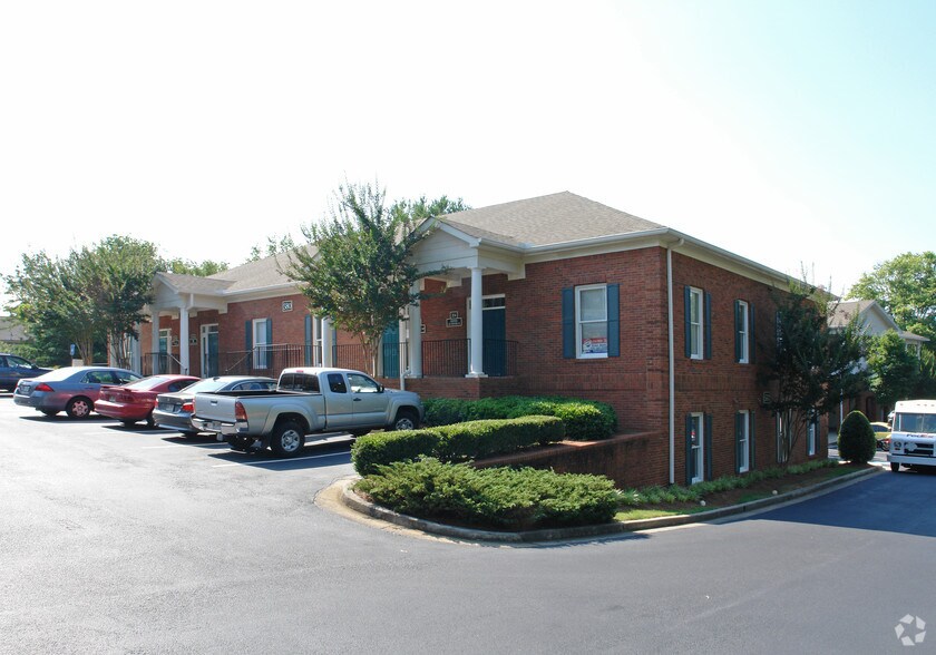 580 W Crossville Rd, Roswell, GA 30075