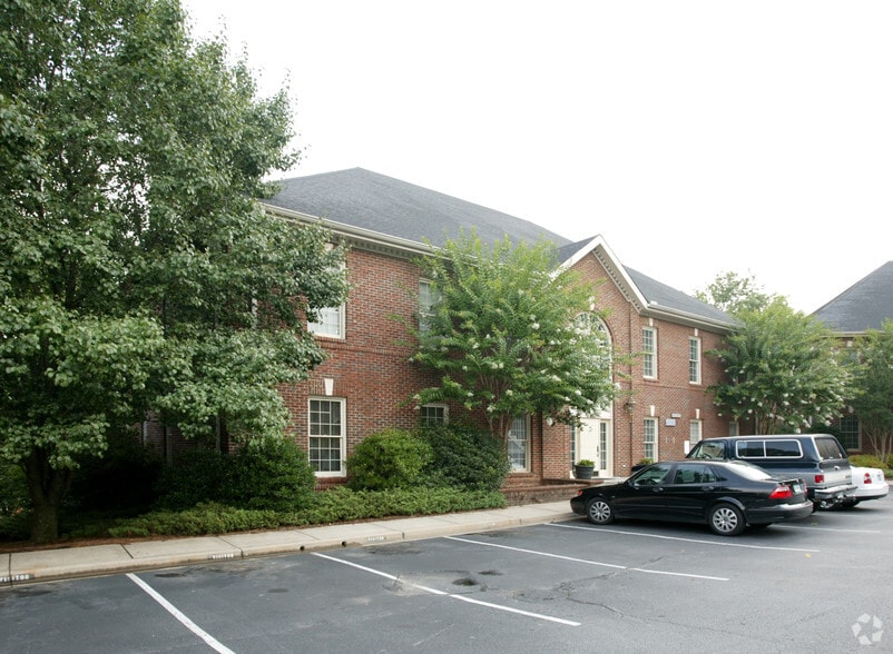 109C Laurens Rd, Greenville, SC for lease - Building Photo - Image 2 of 16