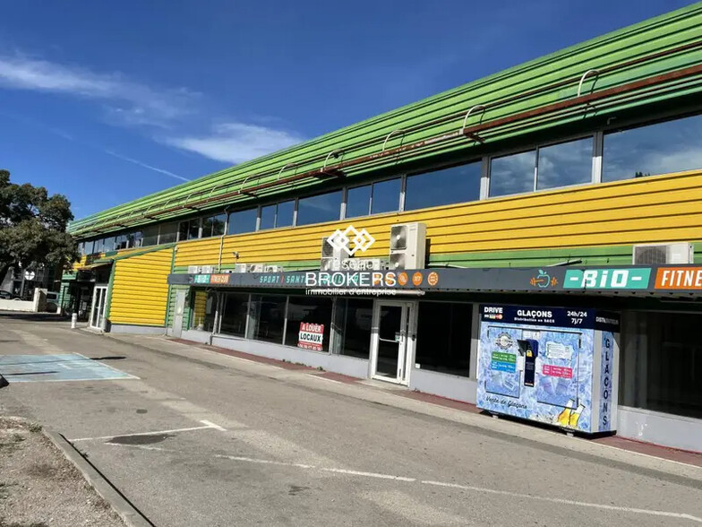 Retail in Marignane for sale - Primary Photo - Image 1 of 5