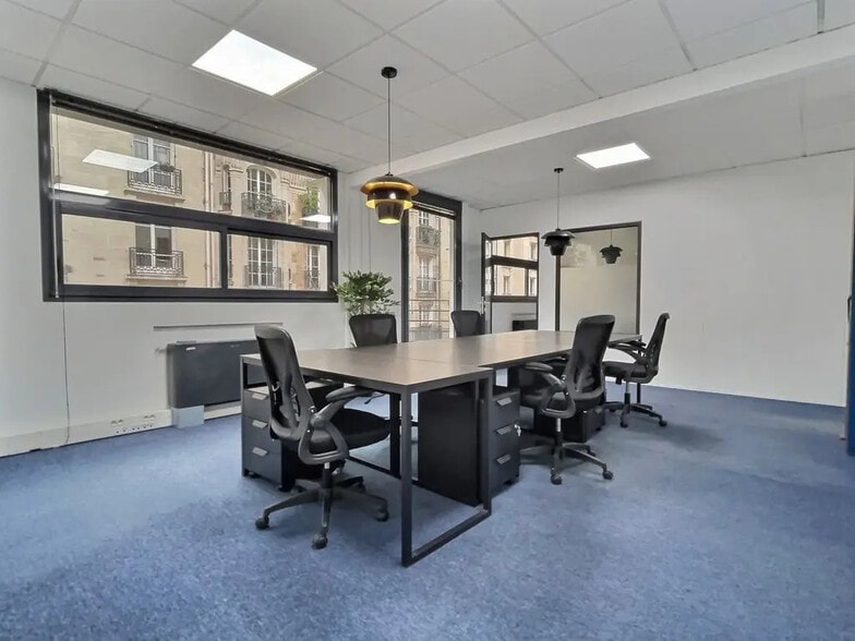 3 Square Desaix, Paris for lease - Building Photo - Image 1 of 1