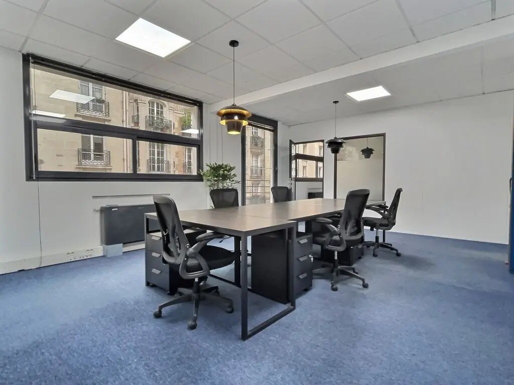 3 Square Desaix, Paris for lease Building Photo- Image 1 of 1