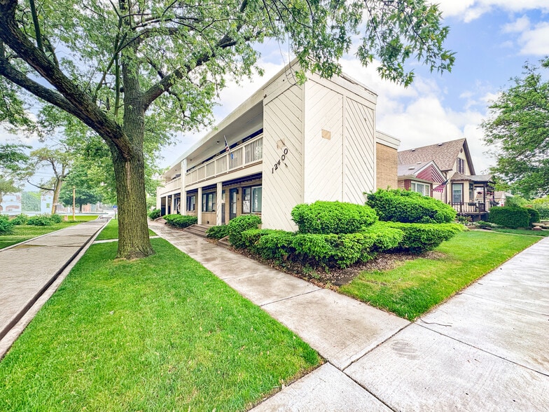 12400 Greenwood Ave, Blue Island, IL for sale - Building Photo - Image 1 of 7