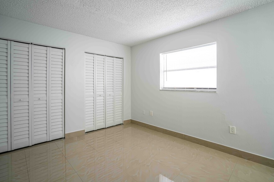 2011 Bay Dr, Miami Beach, FL for sale - Building Photo - Image 3 of 23