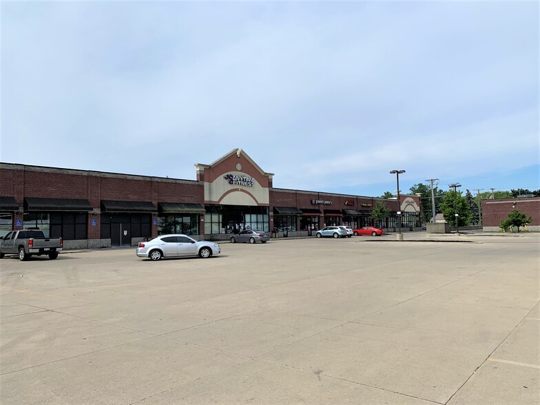 7580 E 9 Mile Rd, Warren, MI for lease - Building Photo - Image 2 of 13