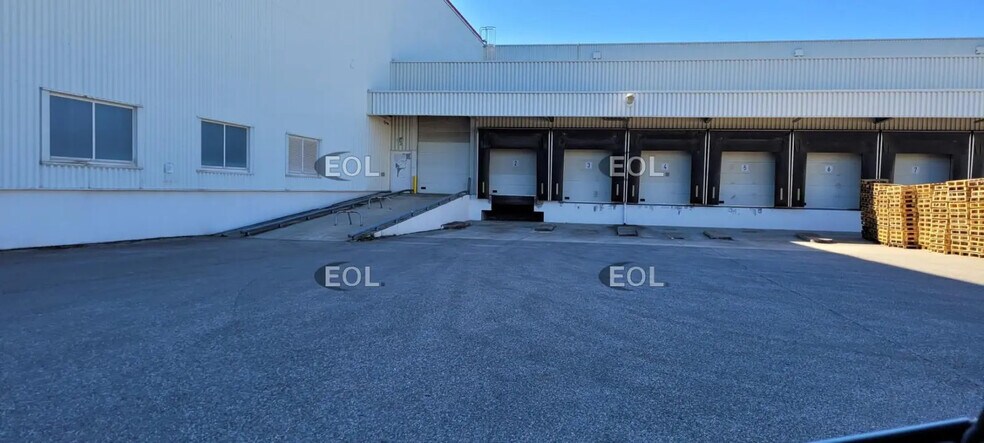 Industrial in Villefontaine for lease - Building Photo - Image 2 of 11