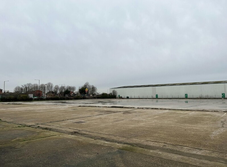 1371 Mollison Av, Enfield for lease - Building Photo - Image 2 of 4