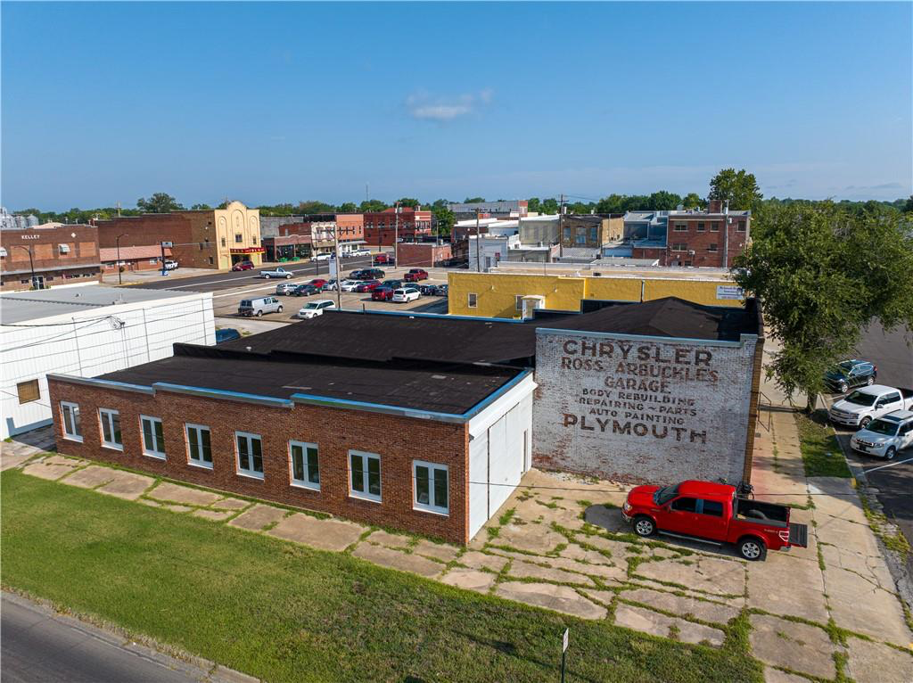 220 South St, Iola, KS for sale Building Photo- Image 1 of 45