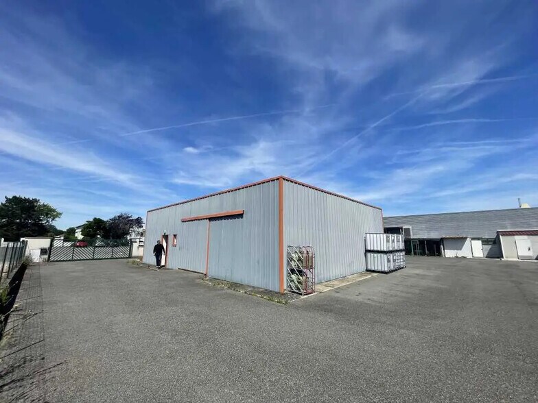 Flex in Fontenilles for sale - Building Photo - Image 3 of 10