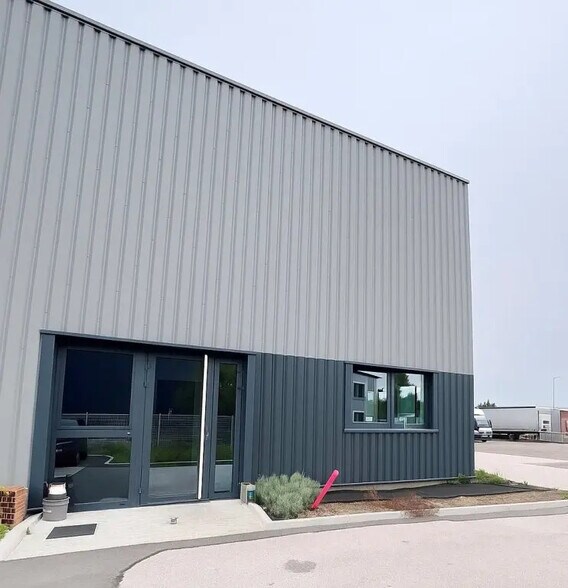 Flex in Chalon-sur-Saône for lease - Building Photo - Image 1 of 3