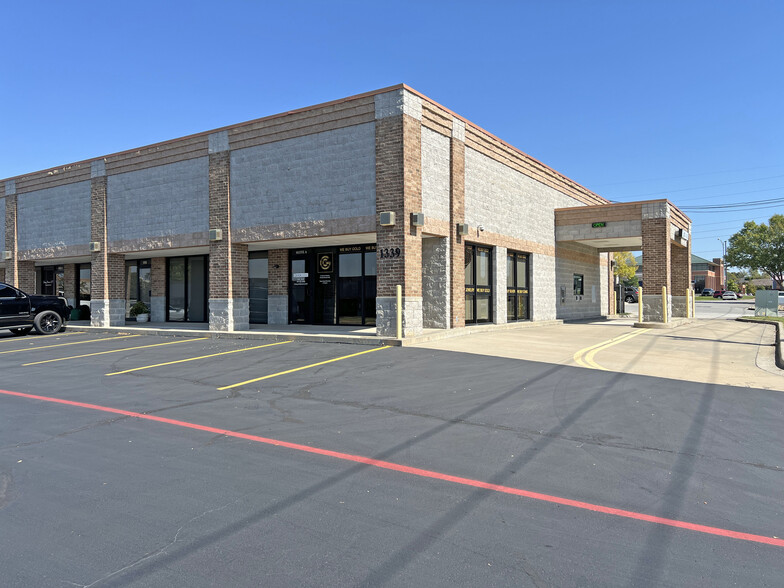 1339 E Republic Rd, Springfield, MO for lease - Building Photo - Image 1 of 14