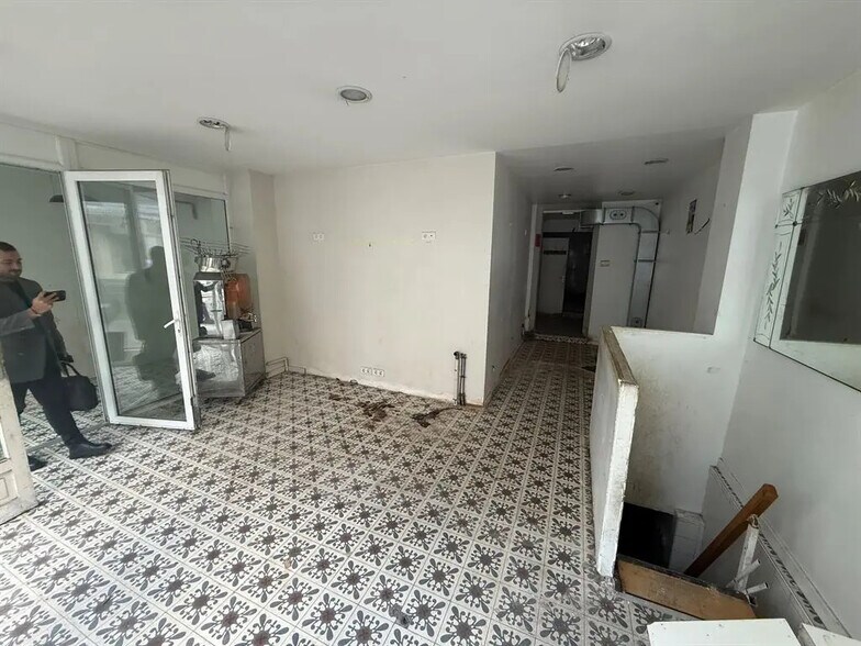 Retail in Saint-Mandé for lease - Building Photo - Image 2 of 6