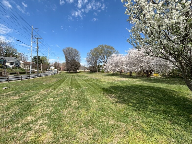 601 S Broad St, Winston-Salem, NC for sale - Building Photo - Image 3 of 15