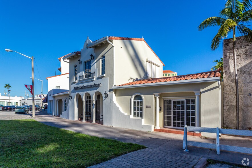 2735 Ponce de Leon Blvd, Coral Gables, FL for lease - Building Photo - Image 2 of 5