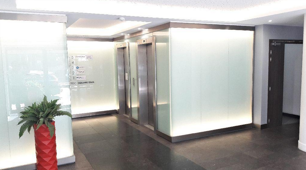 Office in Levallois-Perret for lease - Lobby - Image 1 of 4