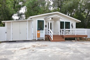 Office + 1 acre of land - Airplane Hangar